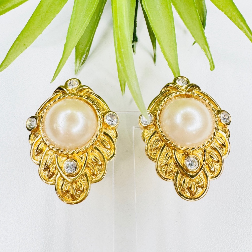 Vintage 80s Kenneth Jay Lane KJL for Avon Faux Pearl Rhinestone Clip Earrings - Picture 5 of 10